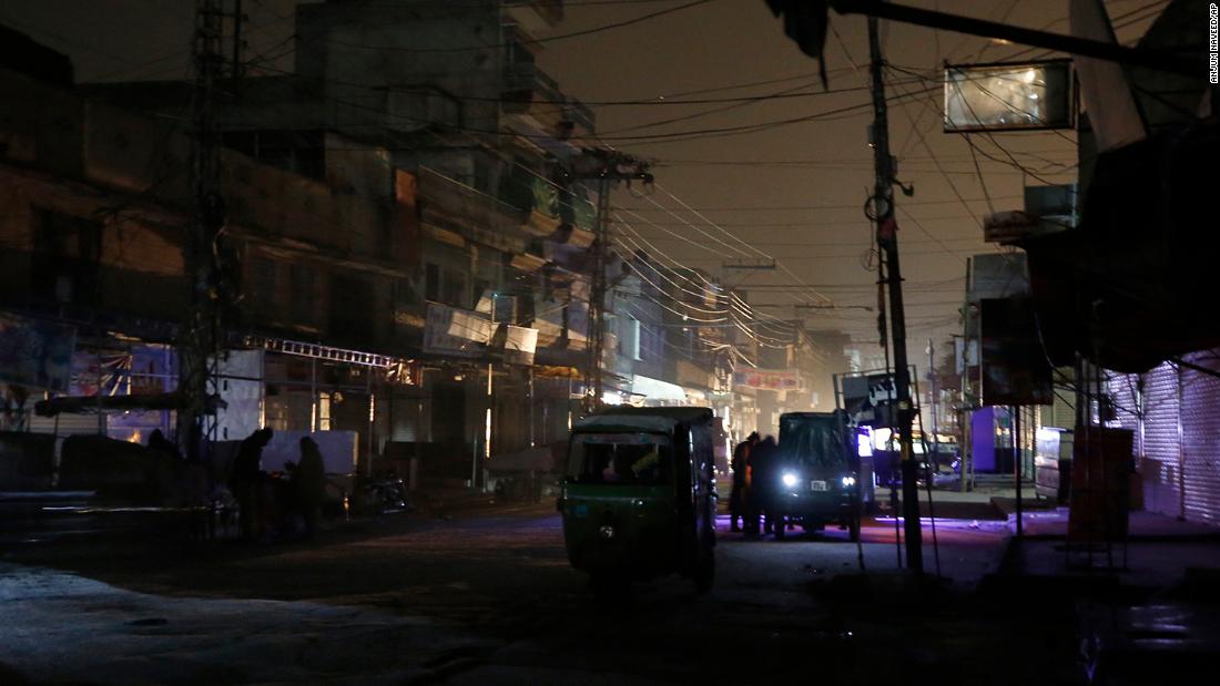 Power outage plunges Pakistan into darkness - CNN