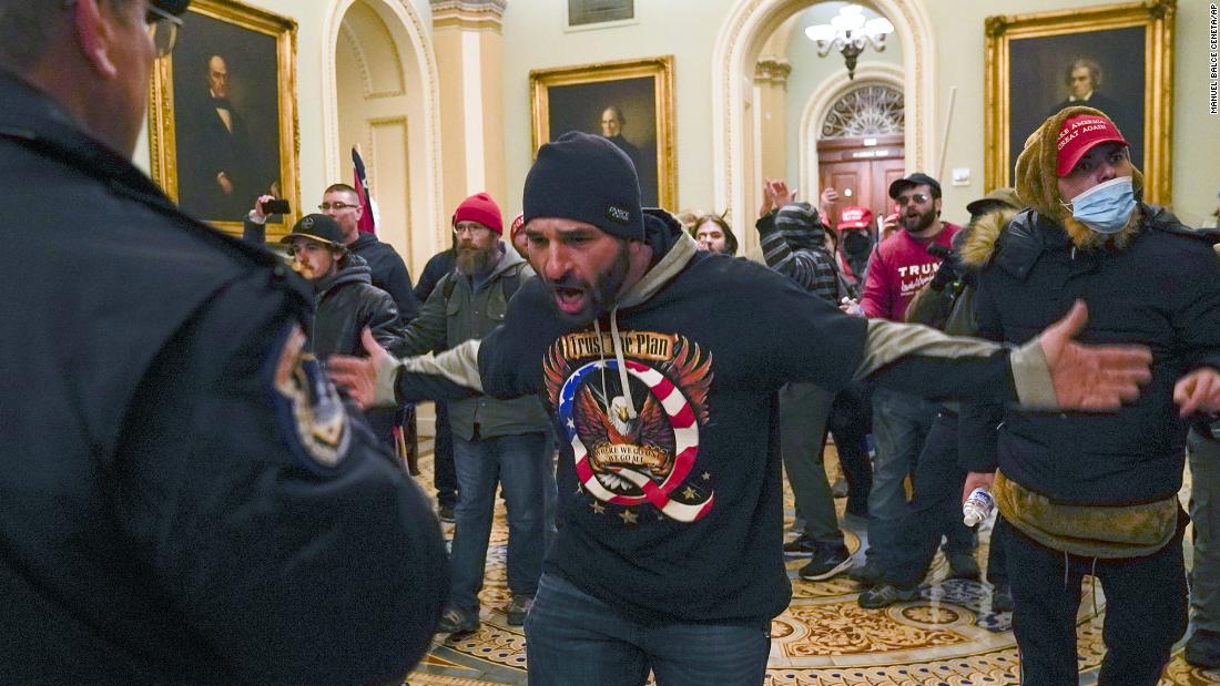 Man seen chasing Black Capitol police officer in video faces charges