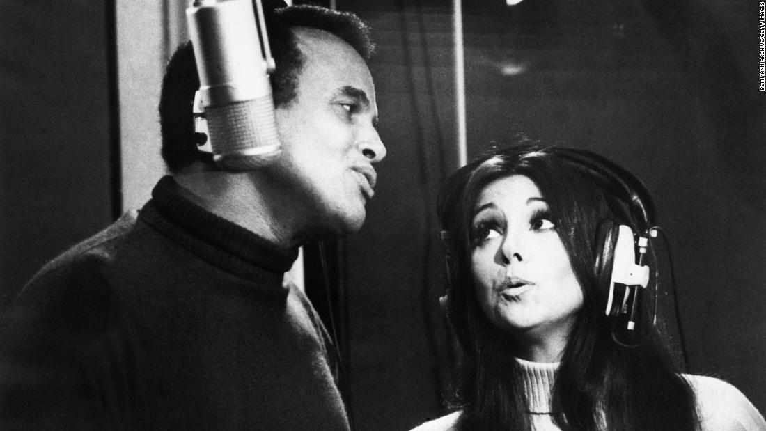 Belafonte performs with Marlo Thomas for a TV special in 1974.