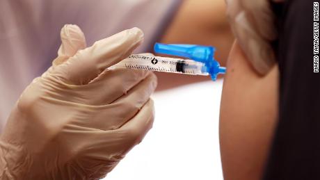 UPDATE: California pauses giving out shots from one lot of coronavirus vaccine