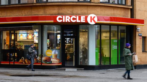 Circle K Owners Couche Tard In Talks To Buy Carrefour One Of Europe S Biggest Retailers Cnn