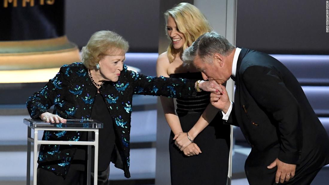 Alec Baldwin kisses White&#39;s hand at the Emmy Awards in 2018.