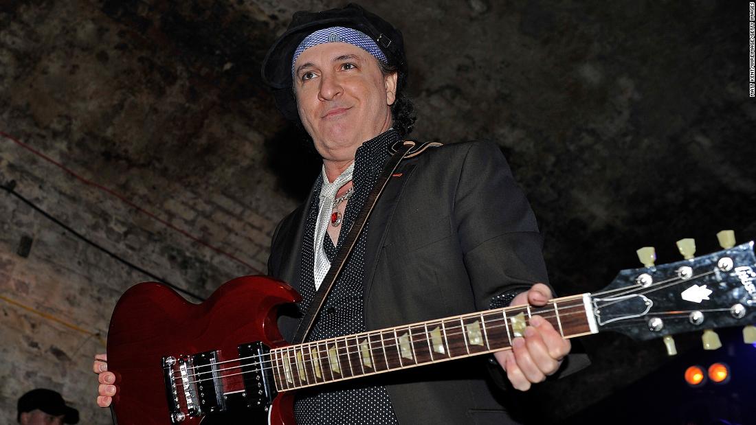 Sylvain Sylvain, New York Dolls guitarist, dies at 69