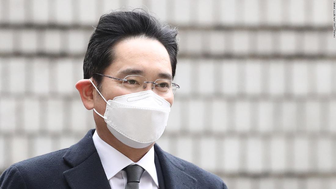 Samsung Heir Jay Y Lee Sentenced To 2 12 Years In Prison For Bribery And Embezzlement Cnn 9245