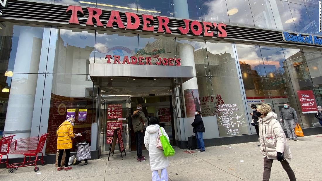 Aldi, Trader Joe’s and others pay workers to get a vaccine