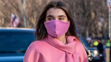 Natalie Biden loopt met familieleden nadat de Amerikaanse president Biden was beëdigd als de 46e president van de Verenigde Staten. Foto door Doug Mills / POOL / AFP