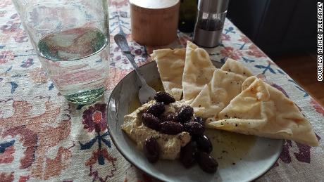 Althea Mullarkey&#39;s dinner routine includes lemon-dill hummus, olives and toasted naan with spicy oil.