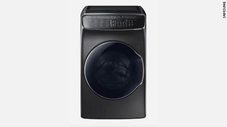 A máquina de lavar inteligente Samsung é feita de aço inoxidável preto