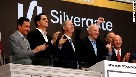 Slivergate CEO Alan Lane, second from right, is applauded as he rings the New York Stock Exchange opening bell before his bank&#39;s IPO begins trading, Thursday, Nov. 7, 2019. (AP Photo/Richard Drew)