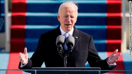 Le président Joe Biden prend la parole lors de la 59e cérémonie d'inauguration sur le front ouest du Capitole américain le 20 janvier 2021.