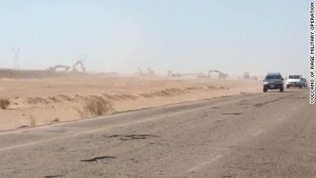 Фотографії траншеї між Сіртом і Аль-Джуфра з'явилися влітку 2020 року.  