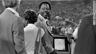 Affable Hank Aaron reminds us what is important: Family