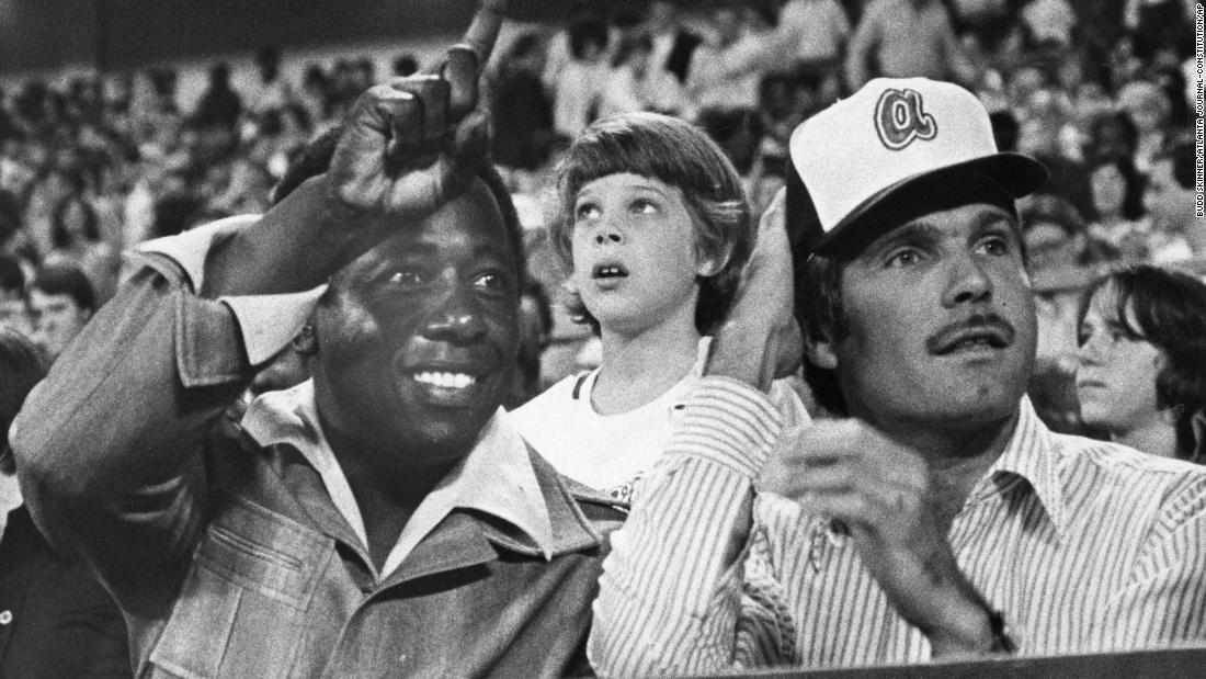 Aaron watches a Braves game with team owner Ted Turner in 1977.