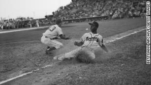 Hank Aaron's baseball legacy helps elevate World Series - Los Angeles Times