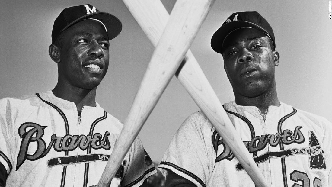 Aaron, left, is joined by his brother, Tommie, as the Braves began spring training in 1962.