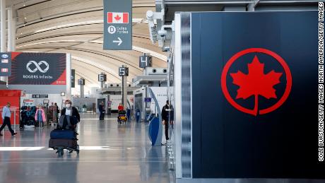 Le Canada collabore avec les États-Unis pour combler les `` échappatoires '' liées aux voyages