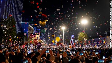 Wuhan says goodbye to 2020 with a New Year's Eve countdown attended by thousands of people.