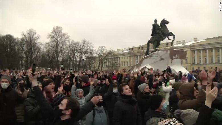Russia protests Alexey Navalny Putin Pleitgen pkg vpx _00015627