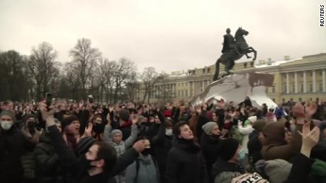 Russia protests Alexey Navalny Putin Pleitgen pkg vpx _00015627.png