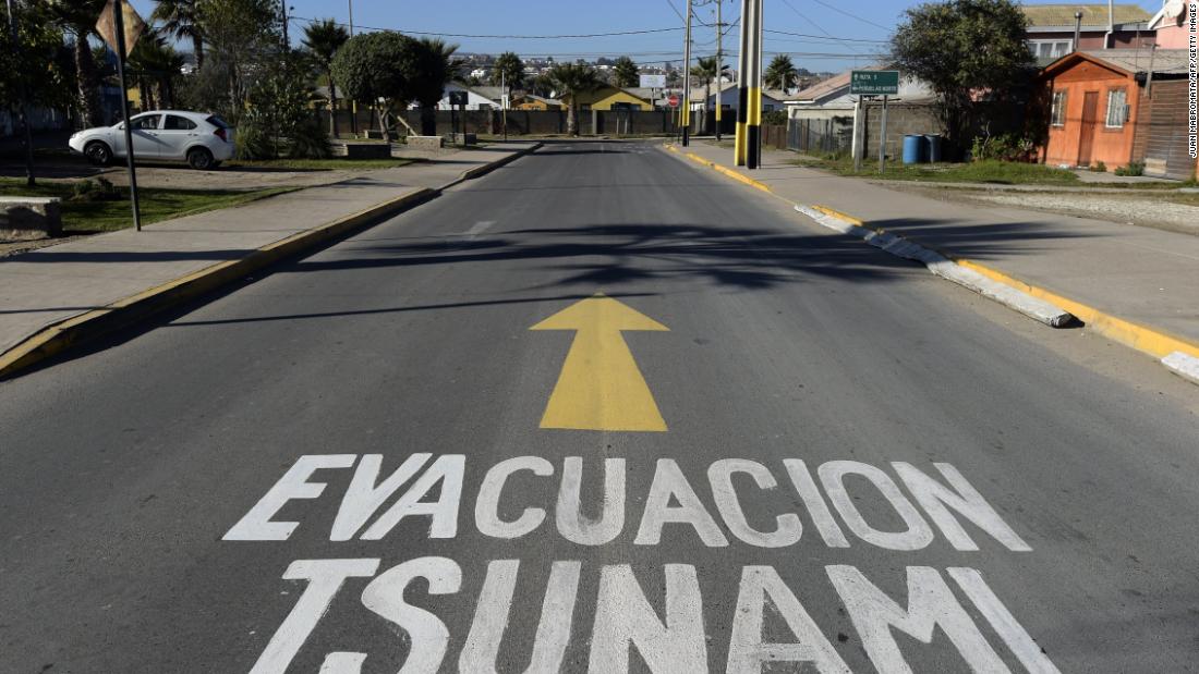 Chile earthquake: authorities provoke national panic by mistakenly sending out a tsunami alert after the Antarctic earthquake