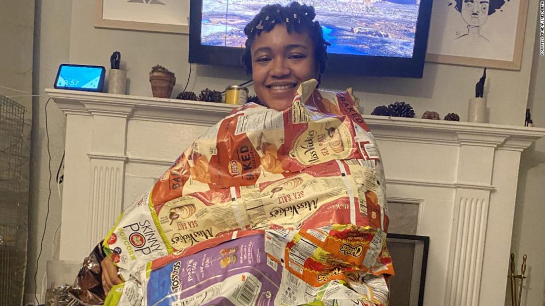 Detroit activist turns old potato chip bags into sleeping bags for the homeless - CNN