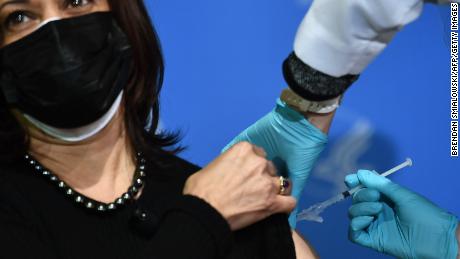 TOPSHOT - US Vice President Kamala Harris receives her second dose of the Moderna Covid-19 vaccine from National Institutes of Health (NIH) Nurse Practitioner Judy Lai Yee Chan, at the NIH in Bethesda, Maryland, on January 26, 2021. (Photo by Brendan Smialowski / AFP) (Photo by BRENDAN SMIALOWSKI/AFP via Getty Images)