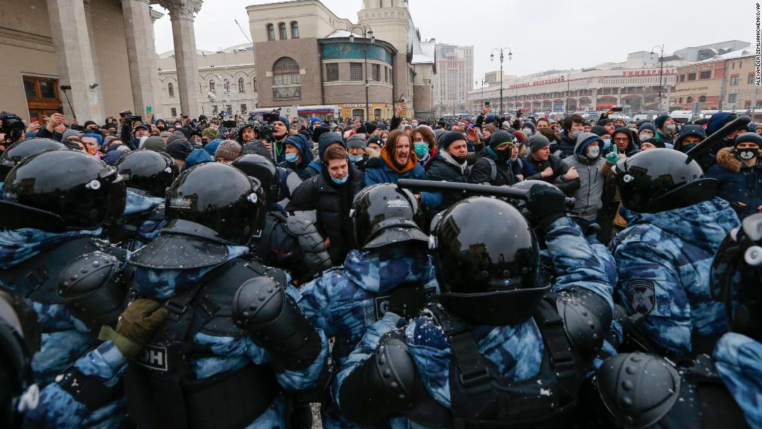 Kremlin meets Russian protesters with fiercest crackdown in years