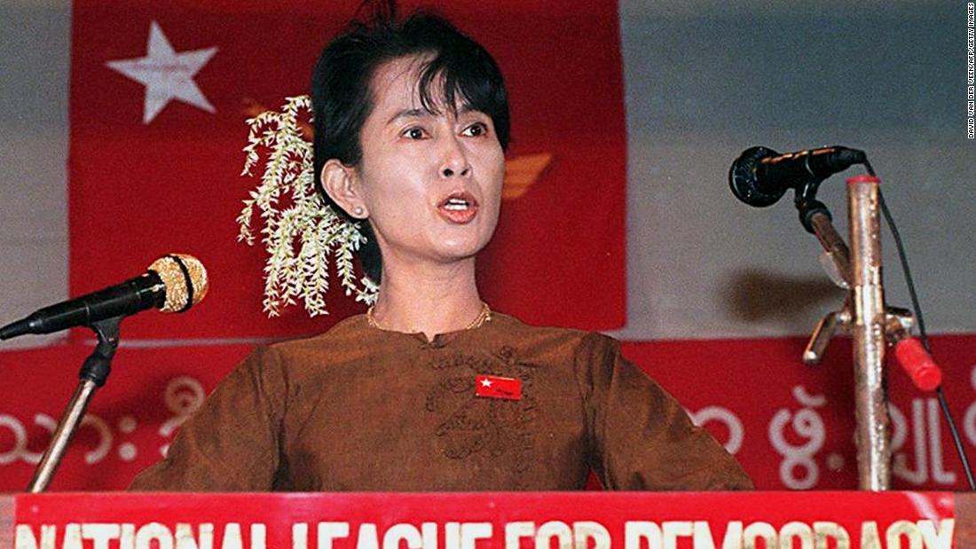 Suu Kyi addresses supporters in 1997, on the 49th anniversary of Myanmar&#39;s independence movement.