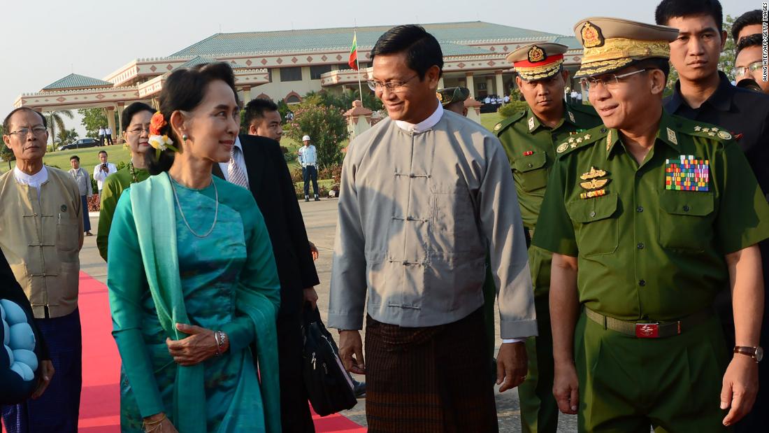 Suu Kyi walks with Gen. Min Aung Hlaing, the country&#39;s military leader, at the Naypyidaw city airport in 2016.
