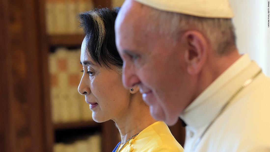 Suu Kyi met with Pope Francis at the Vatican in 2017.