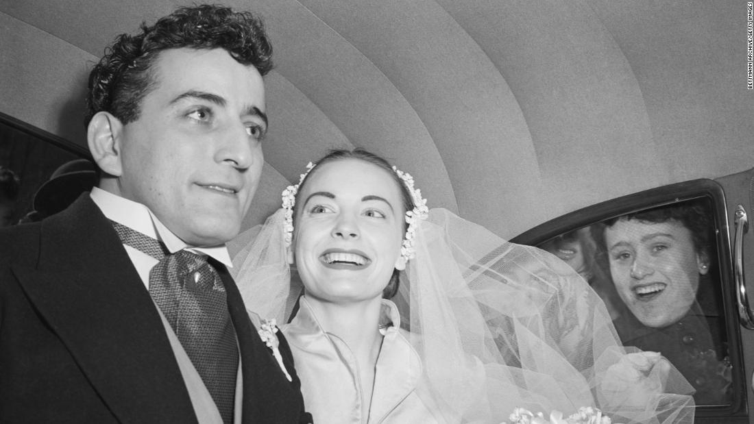Bennett and his first wife, Patricia, leave St. Patrick&#39;s Cathedral in Manhattan after their wedding in 1952.