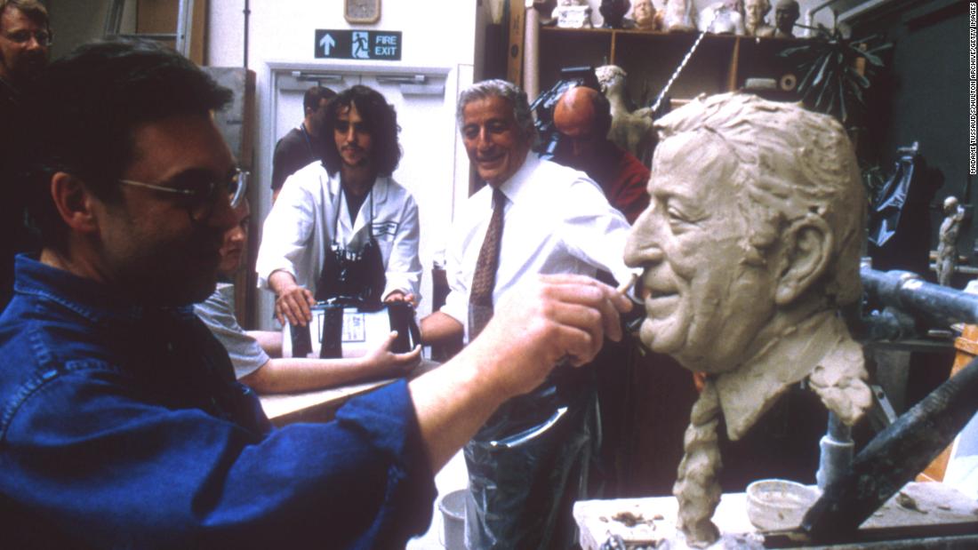 Bennett watches an artist work on a wax figure of him at Madame Tussaud&#39;s in New York in 2000.