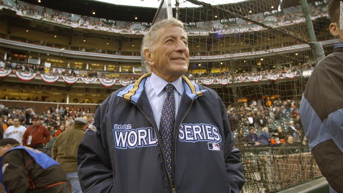 Bennett stands on the San Francisco Giants&#39; field prior to the start of a World Series game in 2002.
