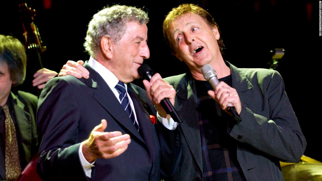 Bennett and Paul McCartney perform together at a benefit event in Mountain View, California, in 2004.
