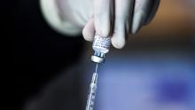 Here & # 39; s why some people test positive after getting a Covid-19 vaccine 