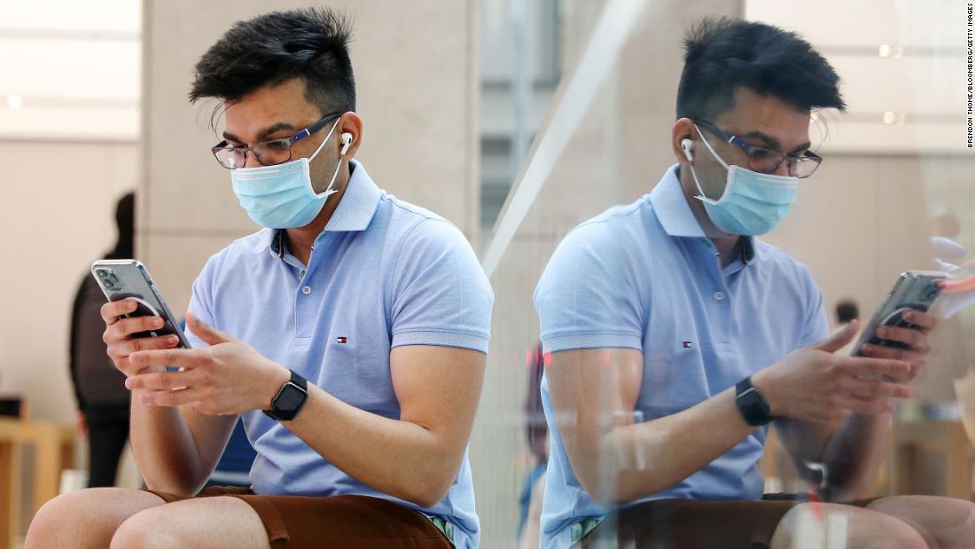 Apple tests new way to unlock an iPhone without removing a face mask