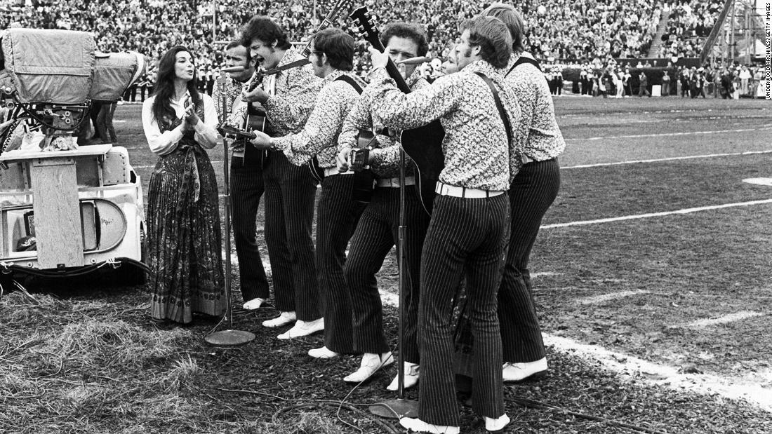The New Christy Minstrels, a folk and pop group, were one of the performers during the Super Bowl halftime show in 1970. The game was held at Tulane Stadium in New Orleans, so the show&#39;s theme was tribute to Mardi Gras.