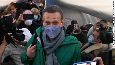 Kremlin critic Navalny in court as EU official makes controversial trip to Russia 