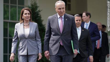 Schumer et Pelosi fustigent les républicains pour avoir menacé de ne pas relever le plafond de la dette