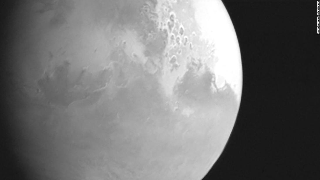Marsa misija: Tianwen-1 nosūta savu pirmo attēlu