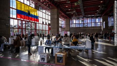 Members of the polling station waiting for people to vote in the Ecuadorian elections. More than 179,000 people from Ecuador can vote today in Spain. 