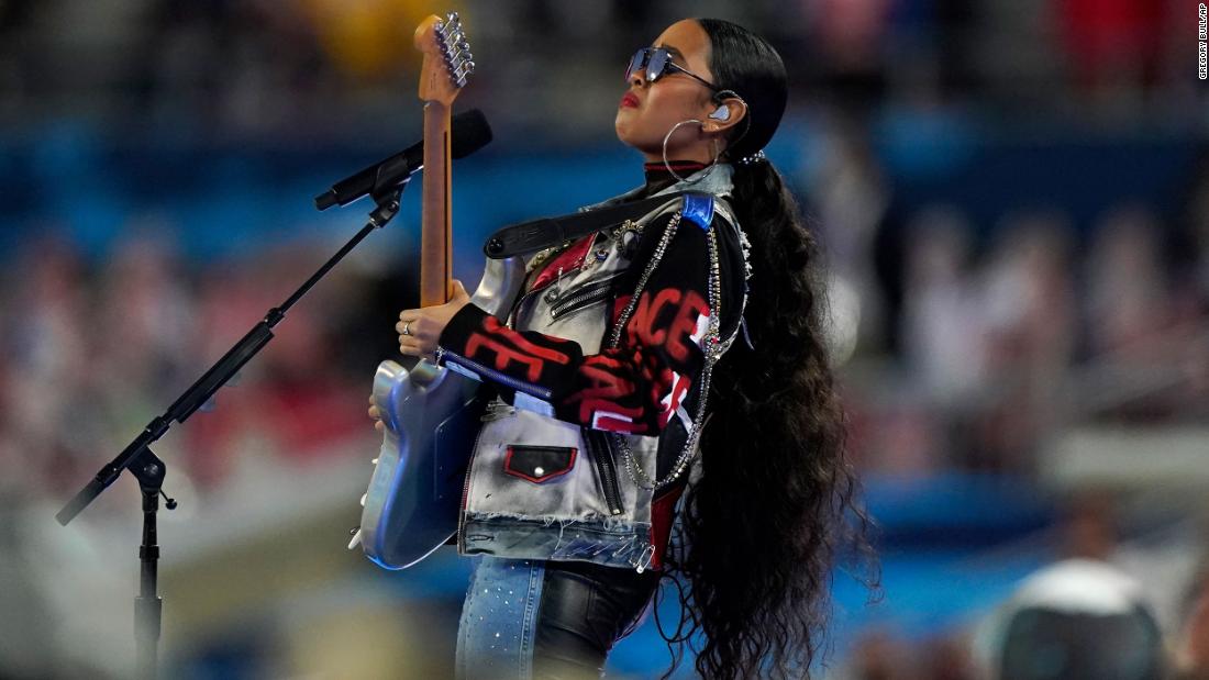H.E.R. performs &quot;America the Beautiful&quot; before the National Anthem.