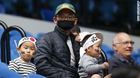 Spectators wait for the start of the match between Russia&#39;s Anastasia Pavlyuchenkova and Japan&#39;s Naomi Osaka on Monday.