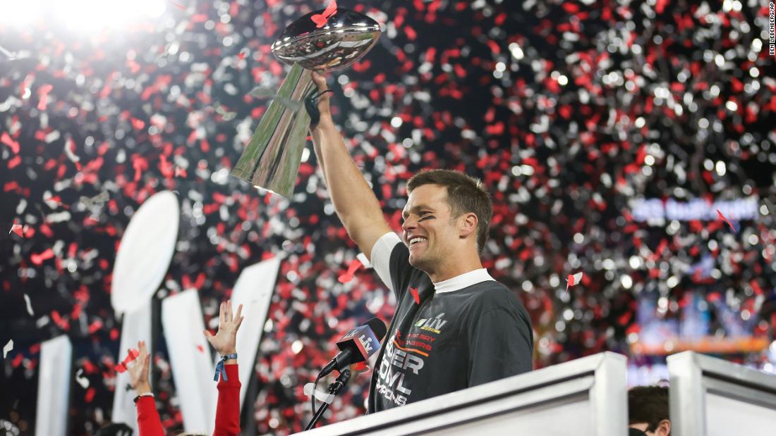 Brady holds the Vince Lombardi Trophy after the game.