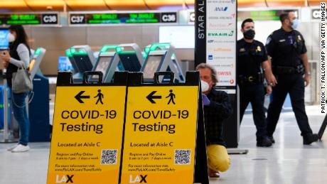  Airline industry pushes back on CDC guidance that vaccinated people still should avoid travel