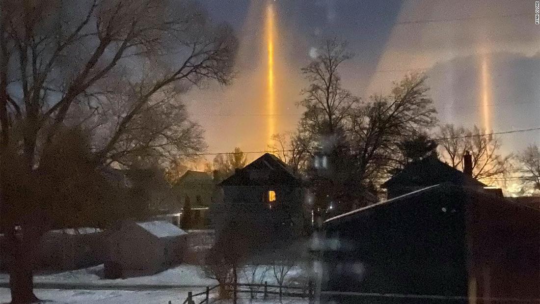 Light pillars dazzle the cold, northern US |