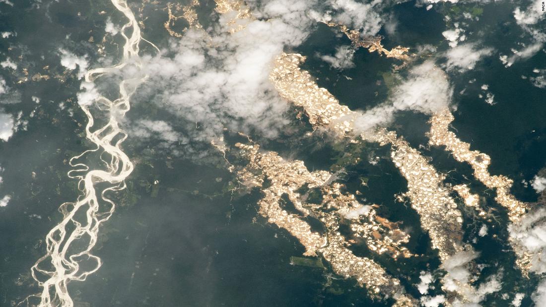 NASA photo shows “golden” Peruvian rivers in the Amazon