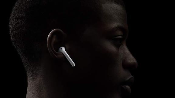 Apple AirPods With Wired Charging Case