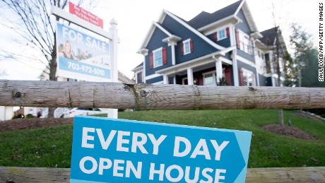 Mortgage rates are at record lows, but first-time buyers still can&#39;t land a home