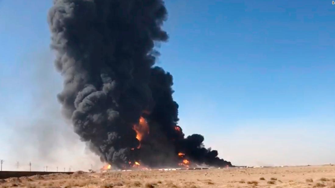500 vehicles on fire after the explosion of a fuel tank on the border between Afghanistan and Iran